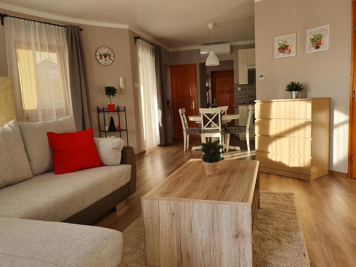 Pannonia Apartman Esztergom Buitenkant foto