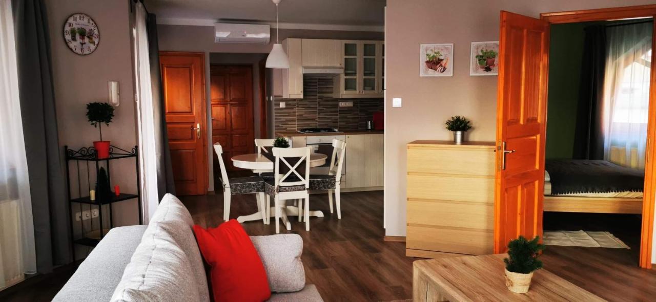 Pannonia Apartman Esztergom Buitenkant foto