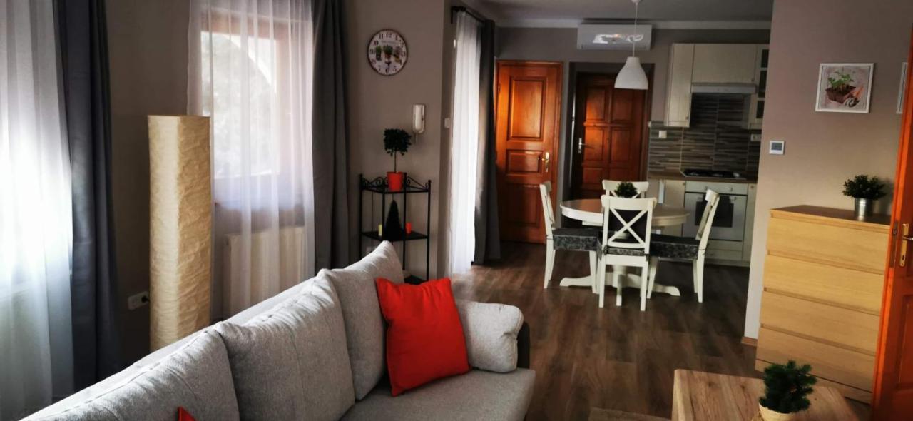 Pannonia Apartman Esztergom Buitenkant foto