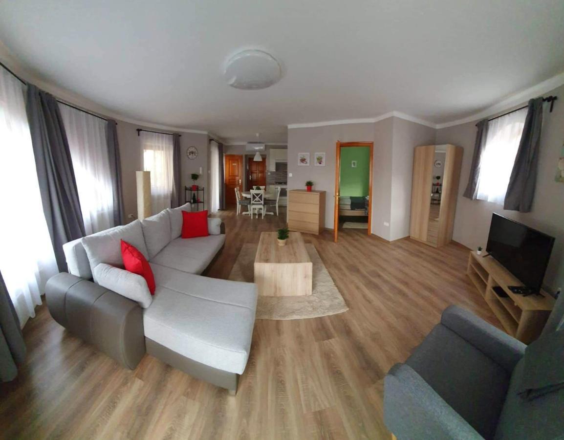 Pannonia Apartman Esztergom Buitenkant foto