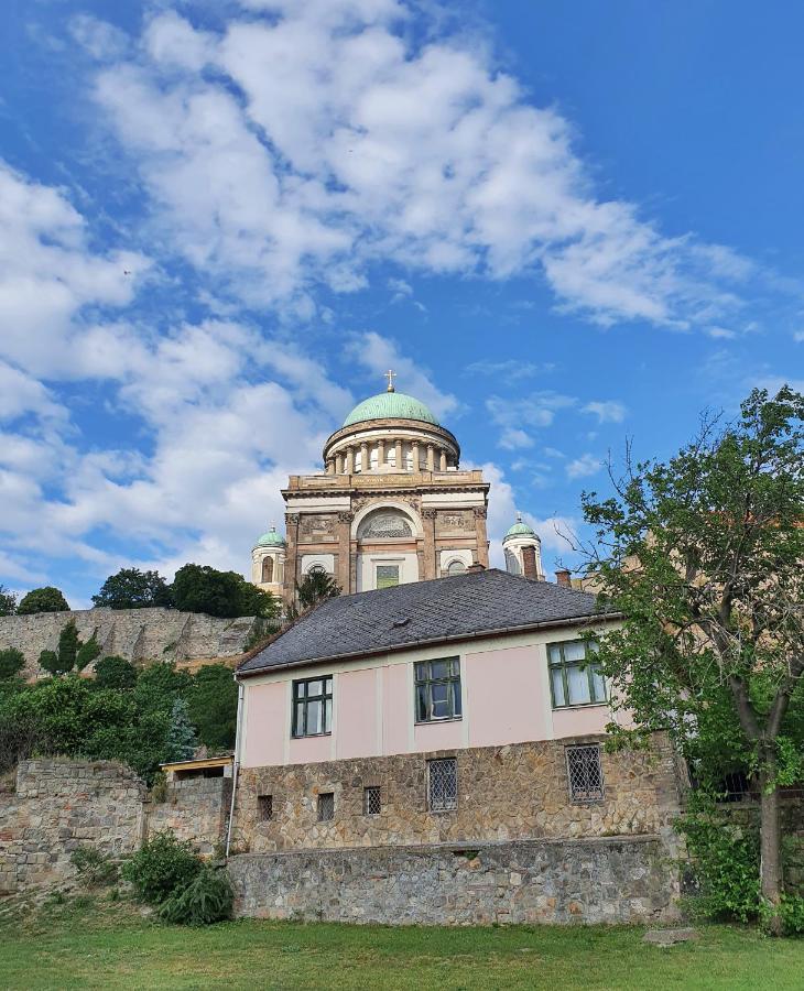 Pannonia Apartman Esztergom Buitenkant foto