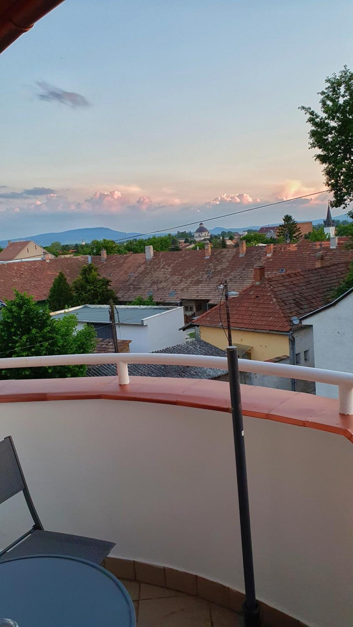 Pannonia Apartman Esztergom Kamer foto