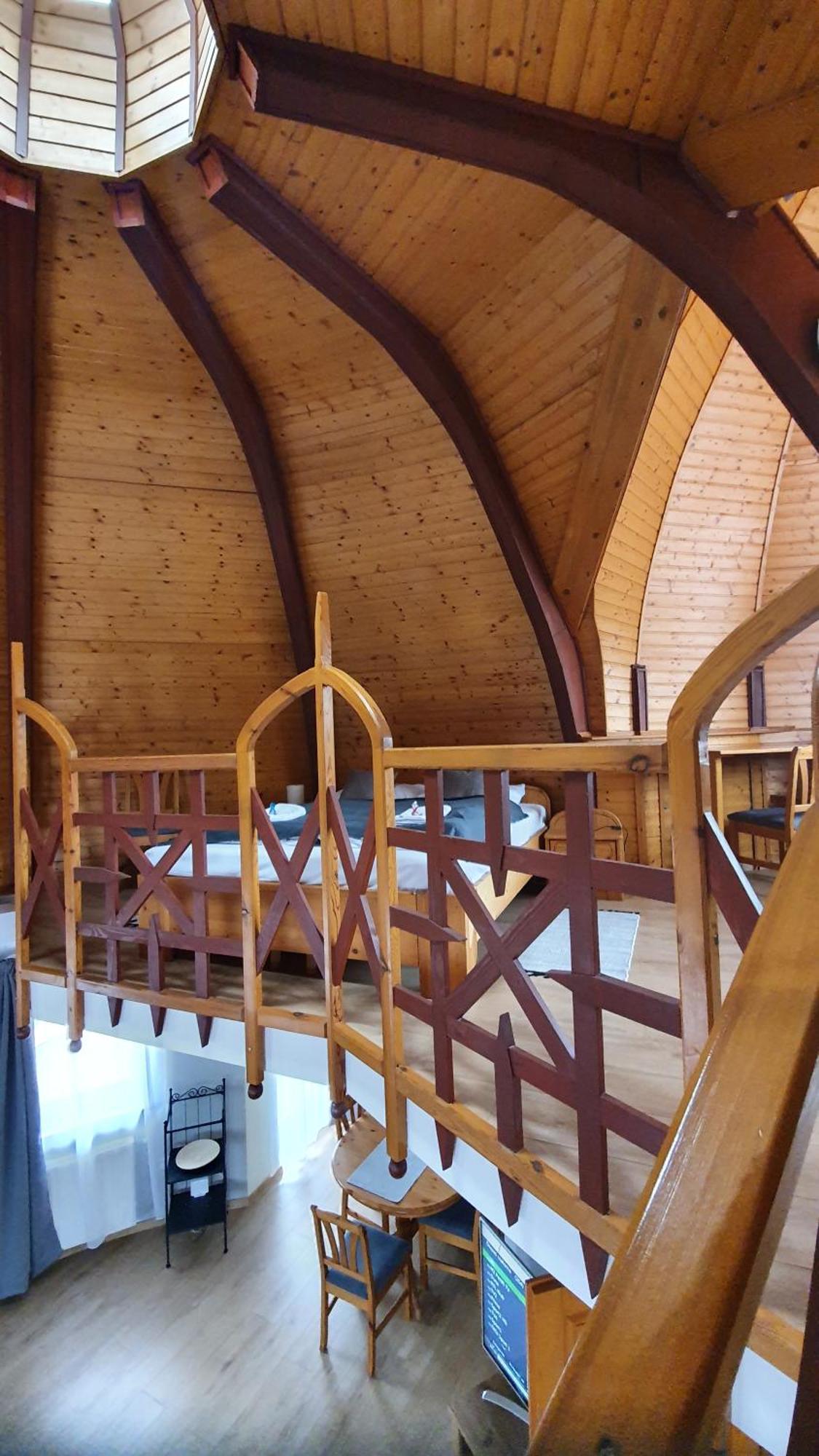 Pannonia Apartman Esztergom Kamer foto