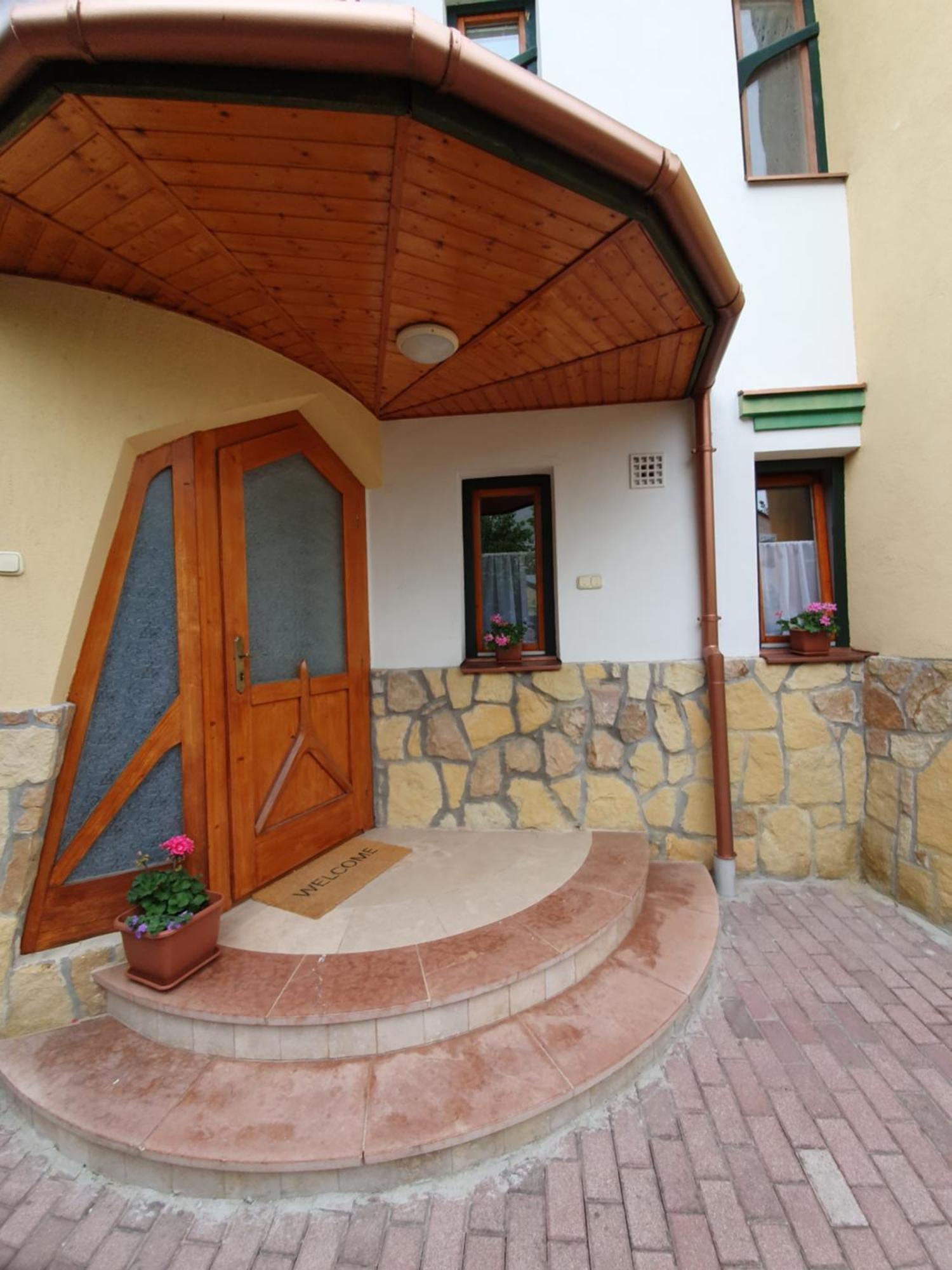 Pannonia Apartman Esztergom Kamer foto