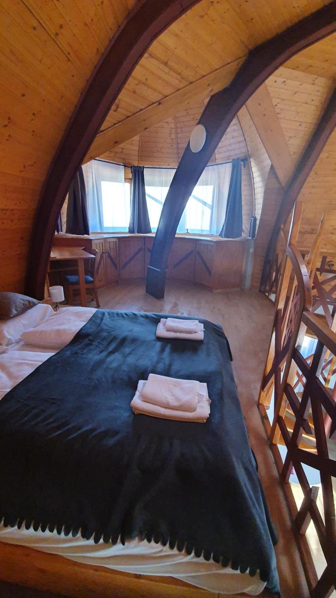 Pannonia Apartman Esztergom Kamer foto