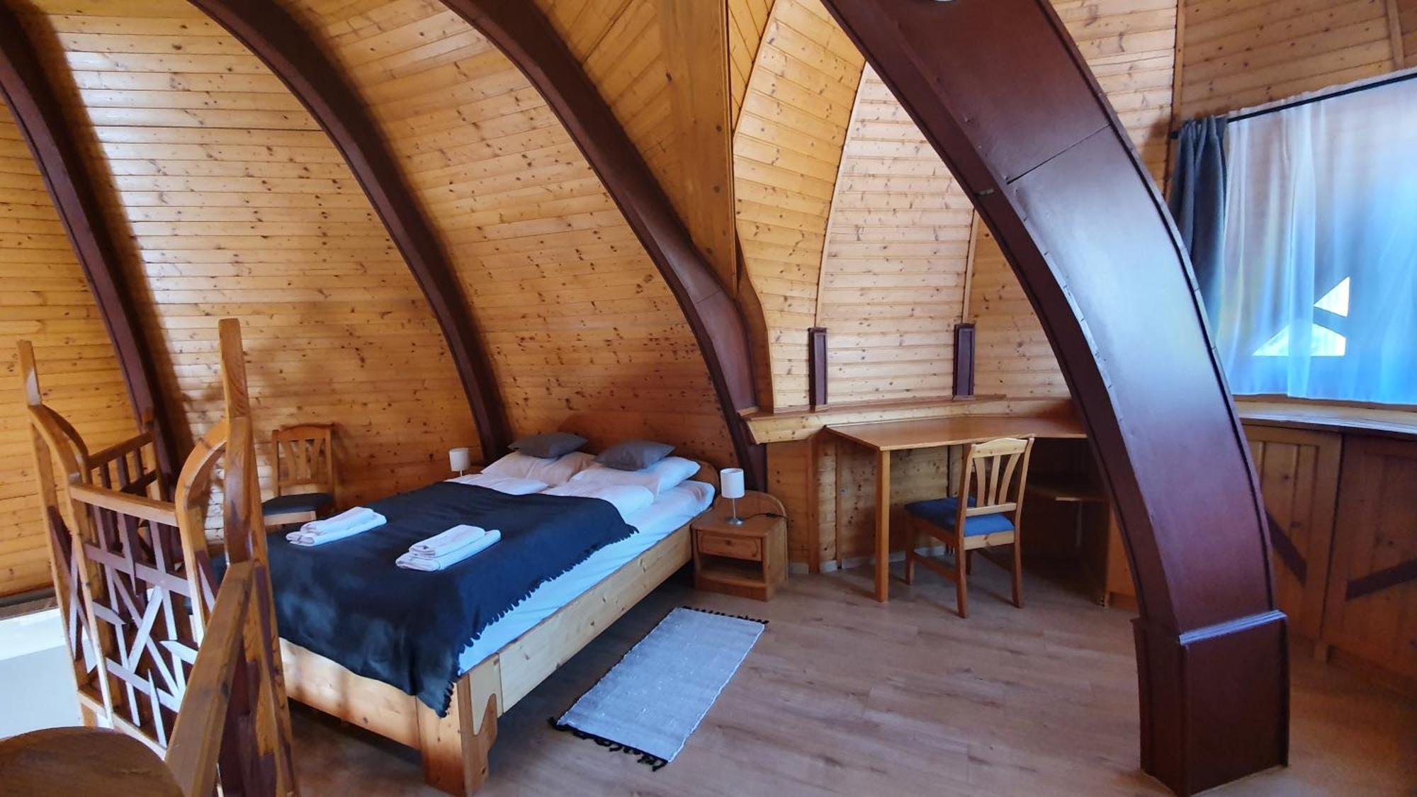 Pannonia Apartman Esztergom Kamer foto