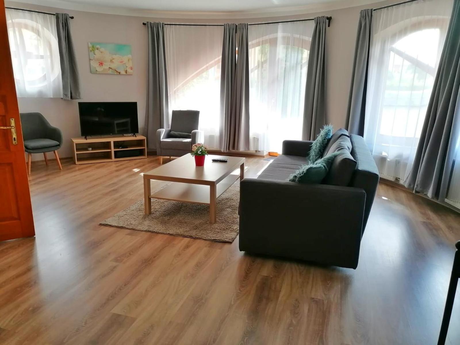 Pannonia Apartman Esztergom Buitenkant foto