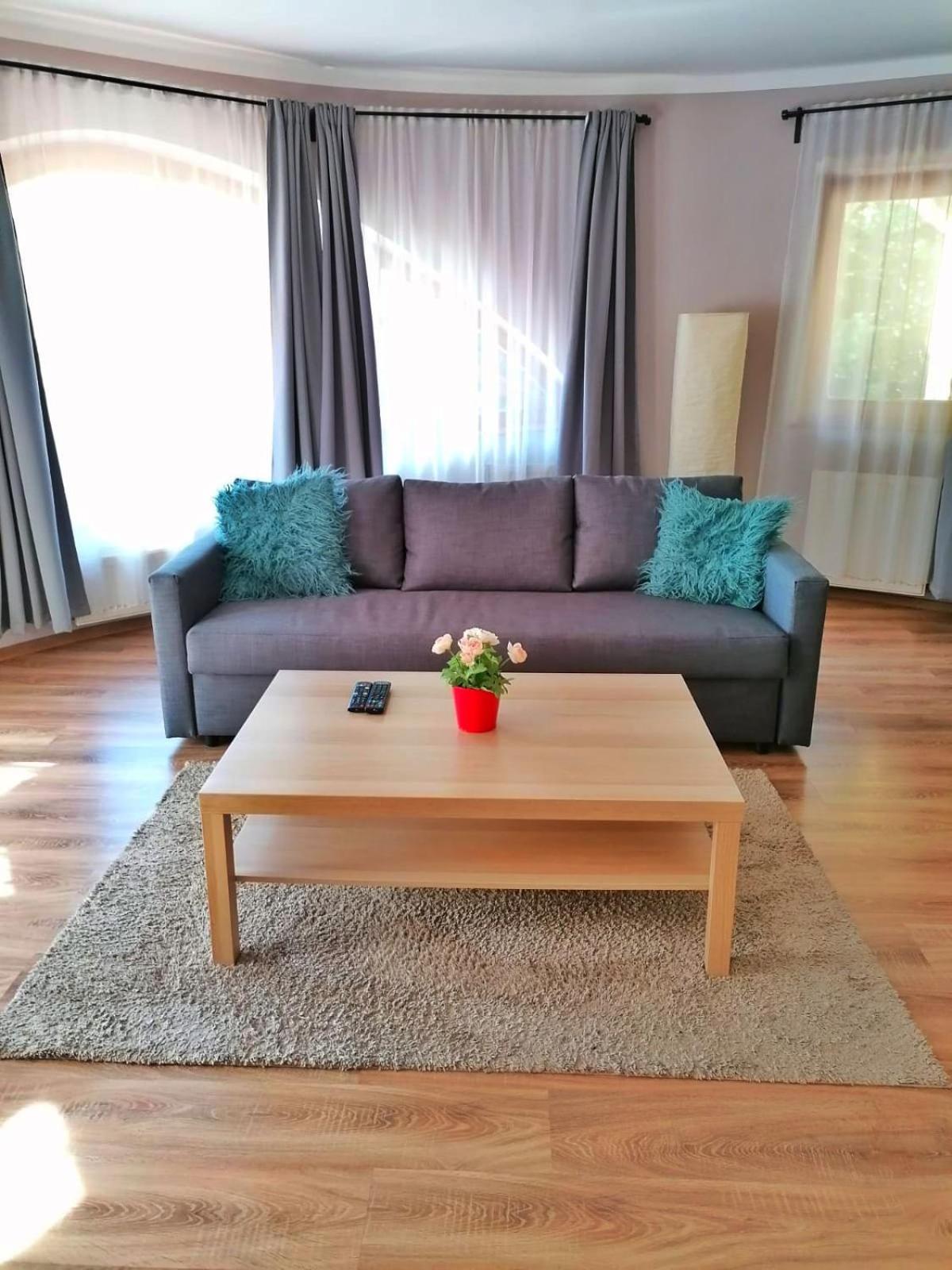Pannonia Apartman Esztergom Buitenkant foto