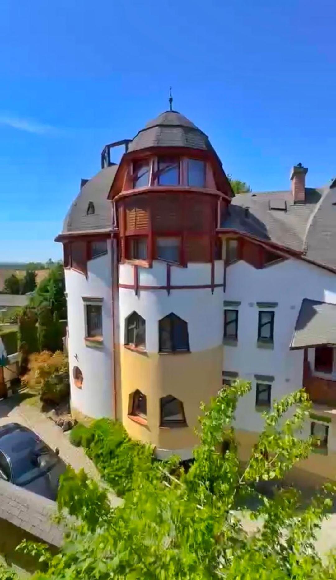 Pannonia Apartman Esztergom Buitenkant foto